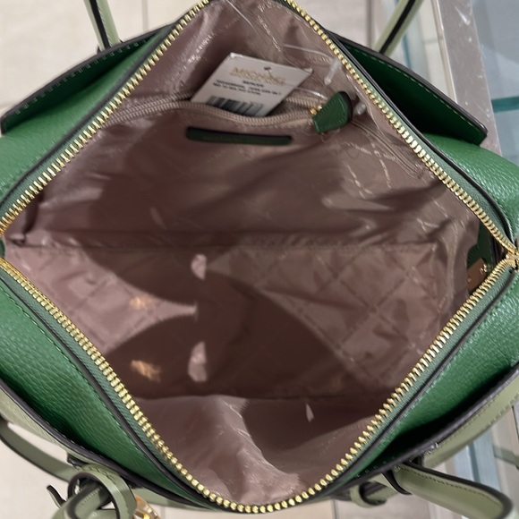 MICHAEL KORS
Mercer Md Color-Block Belted Satchel Crossbody Purse
Fern Green - Picture 9 of 16